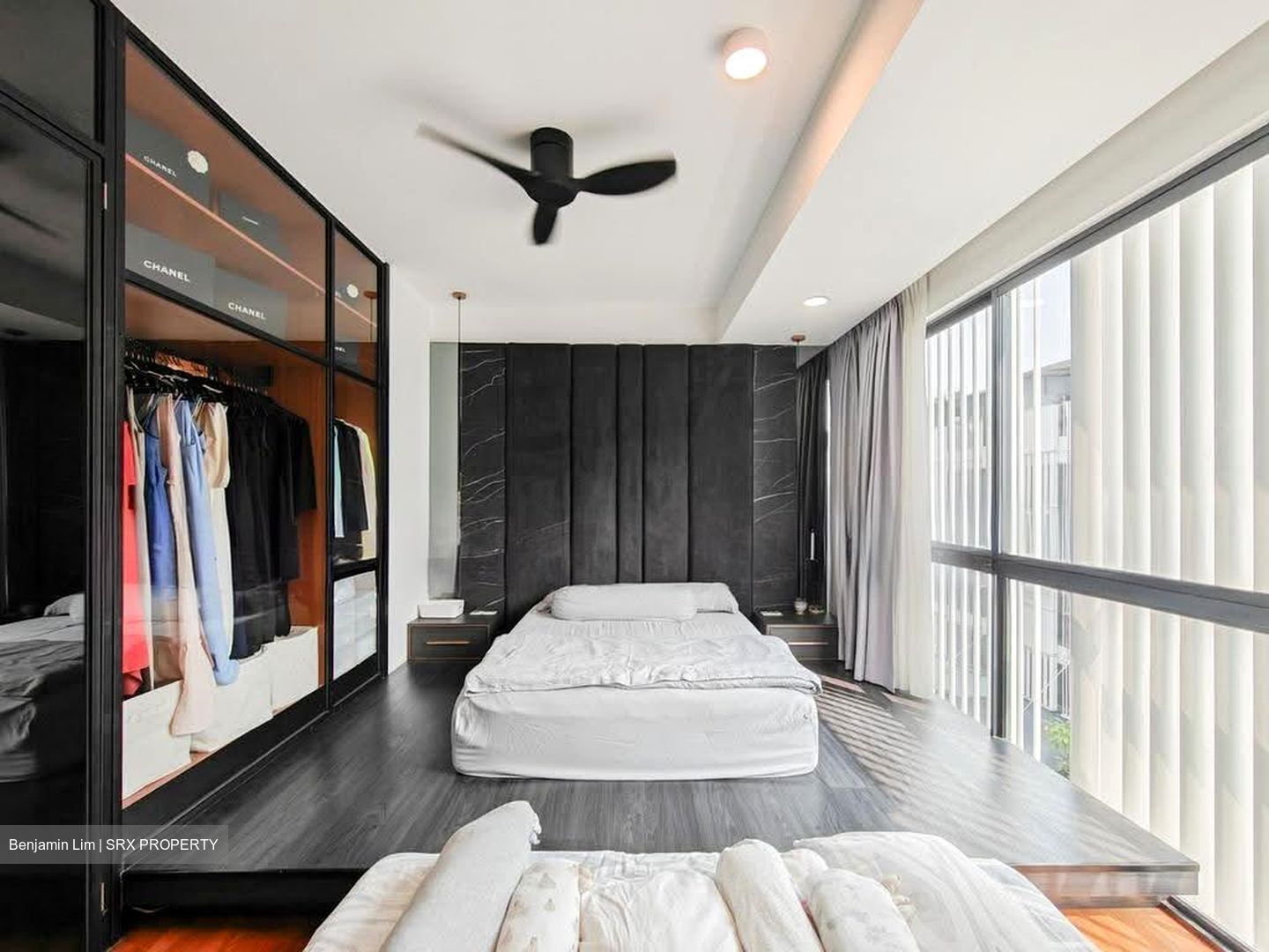 Charlton 27 (D19), Terrace #617667591